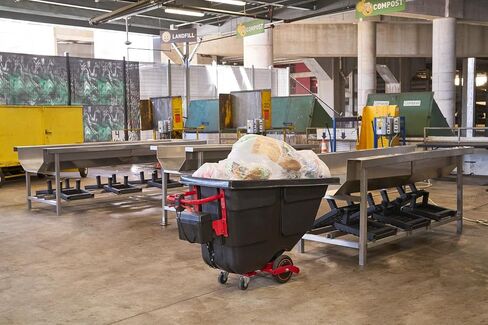 Rubbermaid Commercial Products Motorized Kit Charger, Compatible with The Rubbermaid Motorized Rotomolded Tilt Truck in Saudi Arabia