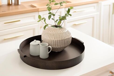 صينية معدنية مستديرة من Kate and Laurel Samana Modern Glam، قطر 17 بوصة، نحاس عتيق، صينية تزيين دائرية مصقولة مع سطح مطروق ومقابض بسيطة in Saudi Arabia