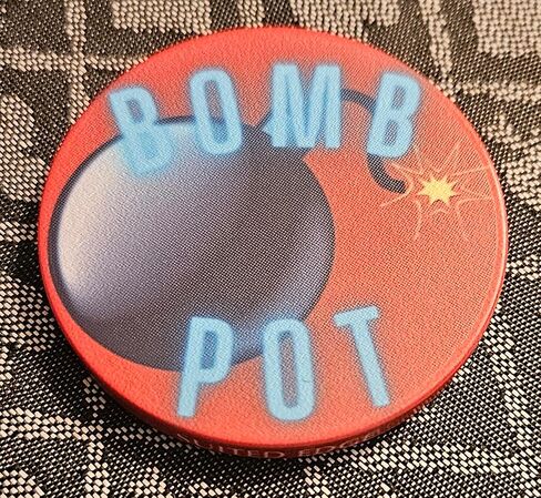 زر Bomb Pot لـ Texas Hold 'Em أو Omaha Poker. مزدوج الجوانب - قطر 2 بوصة. شريحة سيراميك سميكة تشبه تلك الموجودة في غرف البطاقات والكازينوهات في جميع أنحاء البلاد in Saudi Arabia