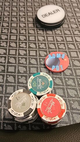 زر Bomb Pot لـ Texas Hold 'Em أو Omaha Poker. مزدوج الجوانب - قطر 2 بوصة. شريحة سيراميك سميكة تشبه تلك الموجودة في غرف البطاقات والكازينوهات في جميع أنحاء البلاد in Saudi Arabia