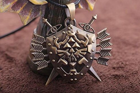 قلادة من الجلد بسلسلة معدنية مطلية بالذهب العتيقة زيلدا شيلد in Kuwait