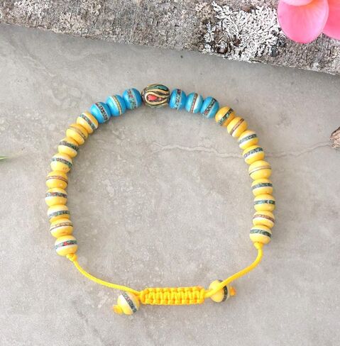 سوار طبي مدمج، خرزات علاجية لليوجا، معصم قابل للتعديل، خيارات ألوان متعددة (أصفر/أزرق 1) in Kuwait