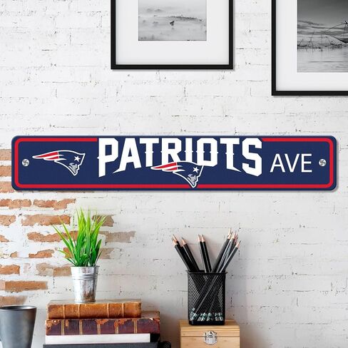FANMATS NFL - ديكور لافتة شارع ملونة لفريق نيو إنجلاند باتريوتس مقاس 10.16 سم. × 24 بوصة. خفيف الوزن in Saudi Arabia