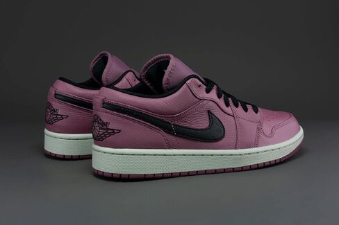 Jordan Womens WMNS AIR 1 Low DC7268 500 أرجواني - مقاس 11.5 واط in Saudi Arabia