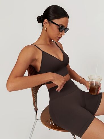 ABOCIW Womens Seamless Workout Sets Deep V Neck Sports Bra Scrunch Butt Lifting Gym Impact Shorts 2 Piece Outfits in Kuwait