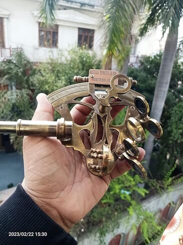 آلة السدس البحرية الألمانية العتيقة المصنوعة من النحاس البحري من كالفن مع صندوق خشبي آلة السدس البحرية البحرية مع صندوق هدايا خشبي روس/ آلة السدس النحاسية / آلة السدس البحرية in Kuwait