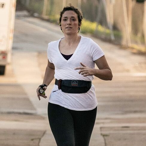 حزام خصر للجري من ناثان مع حبل منبه شخصي متضمن. جيب شفاف يعمل باللمس. صفارة الإنذار SafeRun في حالة الطوارئ 120 ديسيبل. للجري، والاستيقاظ، والمشي لمسافات طويلة، وركوب الدراجات وأكثر من ذلك. in Kuwait