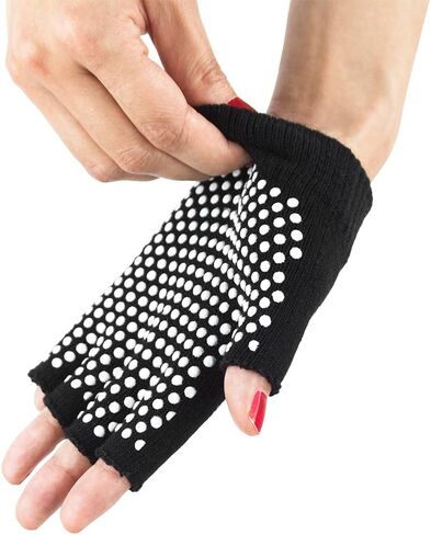قفازات يوجا بدون أصابع من Crown Sporting Goods مع خرزات مانعة للانزلاق، باللون الأسود in Kuwait