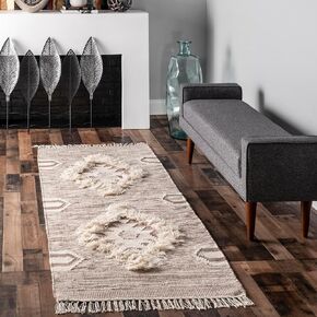 nuLOOM Savannah Moroccan Tasseled Wool Area Rug, 5x8, Black