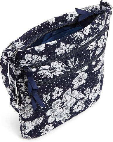 محفظة Vera Bradley Cotton Collegiate ذات السحاب الثلاثي Hipster Crossbody (تتوفر فرق متعددة)، Navy/White Rain Garden in Saudi Arabia