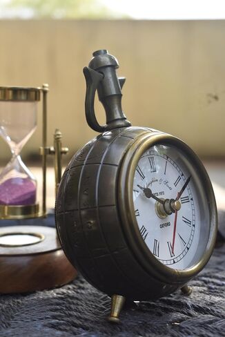 ساعة مكتبية بنية عتيقة للمنزل والدراسة والمكتب والمطبخ وغرفة الشاطئ. ساعة مكتب بجانب السرير مزخرفة باللون البني العتيق. in Saudi Arabia