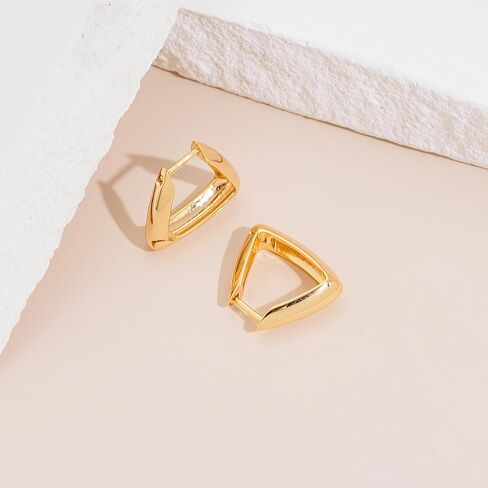 ليلي اند وايت اقراط ذهبية مثلثة الشكل للنساء، اقراط حلقية هندسية، اقراط ذهبية عصرية، هدية مجوهرات in Kuwait