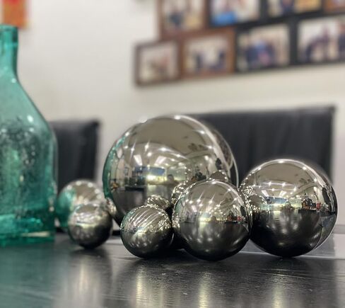 مجموعة كرات زخرفية لامعة، كرات زخرفية من الفولاذ المقاوم للصدأ، منحوتة كروية لديكور رفوف الخزانة المركزية (فضية-6 قطع) in Kuwait