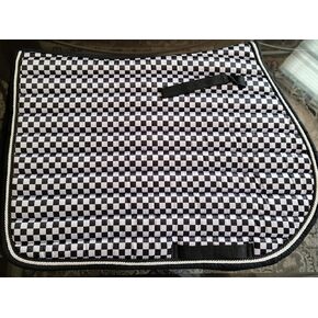 وسادة سرج مبطنة بنمط مربعات باللون الأسود/الأبيض لجميع الأغراض in Kuwait