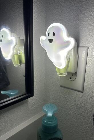 Bath + Body Works Cute Ghost WallFlower Plug in Nightlight - Spooky Glowing Friendly Ghost Decor - Halloween Neon Glow White Ghost Night Light Plug-in for Wallflowers Fragrance Refills in Saudi Arabia