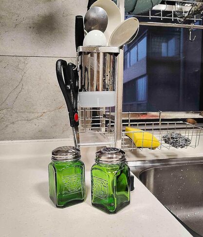 Vintage Salt and Pepper Shakers (Green, Medium) in Saudi Arabia