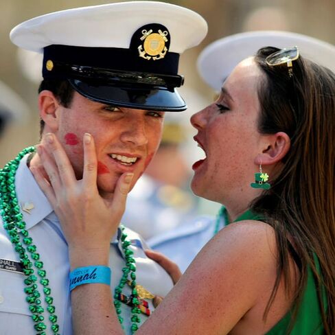 أقراط عيد القديس باتريك للنساء والفتيات، أقراط شامروك المتدلية وقبعة البرسيم الأخضر أقراط متدلية وقبعة الحظ السعيد st. هدية مجوهرات لإكسسوارات يوم باتريك in Kuwait