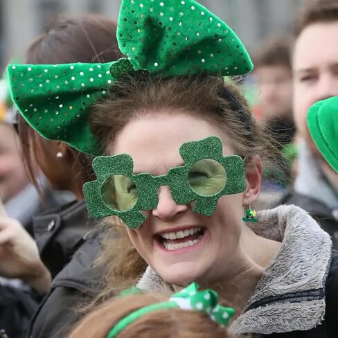 أقراط عيد القديس باتريك للنساء والفتيات، أقراط شامروك المتدلية وقبعة البرسيم الأخضر أقراط متدلية وقبعة الحظ السعيد st. هدية مجوهرات لإكسسوارات يوم باتريك in Kuwait