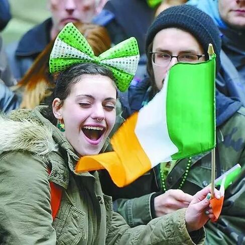 أقراط عيد القديس باتريك للنساء والفتيات، أقراط شامروك المتدلية وقبعة البرسيم الأخضر أقراط متدلية وقبعة الحظ السعيد st. هدية مجوهرات لإكسسوارات يوم باتريك in Kuwait