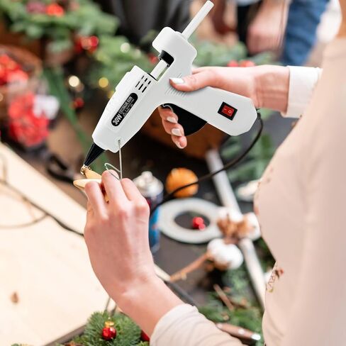 مجموعة مسدس الغراء الساخن، مسدس غراء صغير يذوب بالحرارة للحرف اليدوية مع 30 عصا غراء ملونة، مسدسات غراء حرفية مع حامل أكواب شفط بما في ذلك حصيرة سيليكون للحرف اليدوية، وفنون المدرسة اليدوية، وإصلاح المنزل in Kuwait