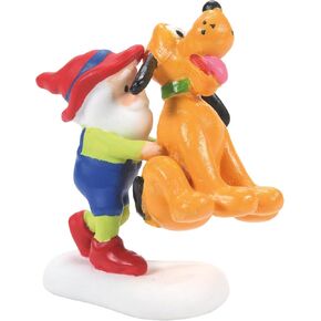 Department 56 North Pole Disney Village Accessories a Huggable Christmas Figurine, 1.77 Inch, Multicolor