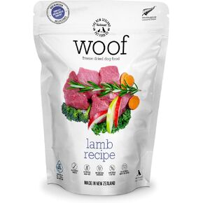 شركة New Zealand Natural Pet Food Co WOOF طعام الكلاب المجفف بالتجميد - وصفة لحم البقر، نسبة عالية من البروتين، تستخدم كنظام غذائي كامل، أو أطعمة علوية للكلاب، أو كحلوى للكلاب، في جميع مراحل الحياة، 9.9 أونصة in Kuwait