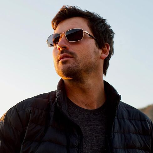 Revo Sunglasses Clive: High-contrast Polarized Crystal Glass Lens with Metal Rectangle Frame in Saudi Arabia