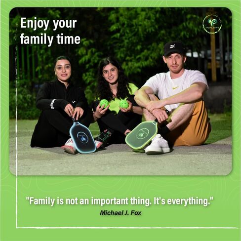 مجموعة مجاديف بيكلبول مكونة من 2 | يتوهج في الظلام مجداف وكرات Pickleball | مضارب كرة المخلل 2 حزمة | USAPA مجموعات كرة المخلل المصنوعة من الألياف الزجاجية | هدايا مجاذيف كرة البيسبول اللطيفة للنساء والرجال in Saudi Arabia
