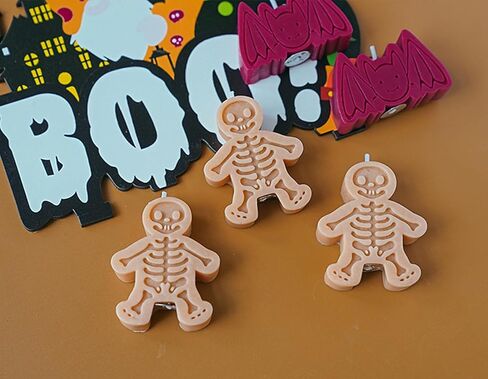 مجموعة الشموع المعطرة للهالوين، 4 عبوات 110 جرام مصنوعة يدويًا من شمع الصويا وشمع اليقطين شبح هيكل عظمي على شكل خفاش شموع تزيينية لدعامة صور الطاولة، هدية مثالية لتزيين حفلات عيد جميع القديسين in Kuwait