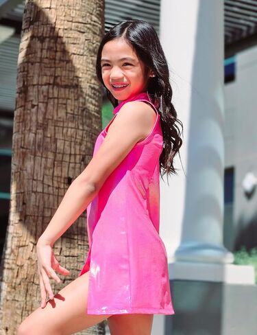 Dance Costumes Girls Glittery Dancewear Side Split Hip Pop Dress Shiny Sleeveless Tops with Sparkly Shorts in Kuwait