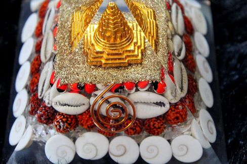 Jet Wealth Orgone Pyramid 4 inch Approx Crystal Natural Gomati Chakra with Shree Yantra Pyramid Success Prosperity in Saudi Arabia