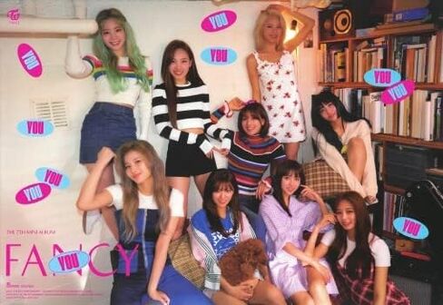 الألبوم المصغر السابع من TWICE - FANCY YOU [C ver. ]+1 ملصق مطوي+1 بطاقة صورة إضافية+1 قناع أيدول+1 مرآة يد للجيب in Kuwait