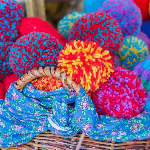 مجموعة أدوات صانع بوم بوم بوم بومس 4 مقاسات من صانعي الكرة الزغبية DIY لمشروع حياكة غزل الصوف DIY مع مقص القاطع و10 قطع من حلقات المفاتيح in Kuwait