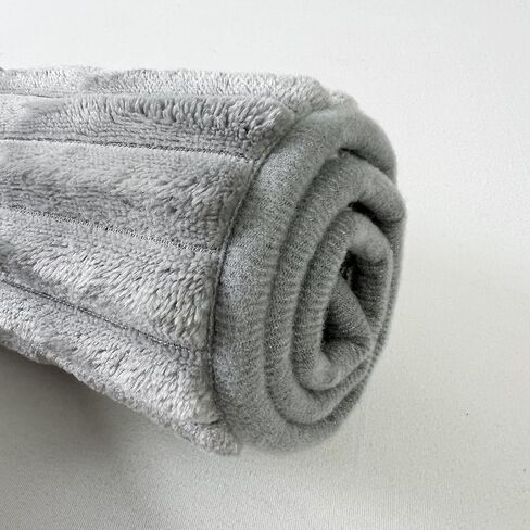 Memory Foam Bathroom Rug, Ultra Soft Bathroom Mat, 17x24 Inches Quick Dry and Water Absorption Machine Washable Bathroom Mat, Non-Slip Flannel Bath Rug for Bathroom Floor, Grey in Saudi Arabia