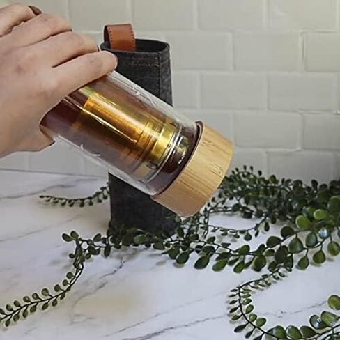 زجاجة مياه زجاجية من أومامي مع مصفاة شاي وغطاء مانع للانزلاق. البورسليكات ذو الجدار المزدوج. بهلوان السفر مع غطاء من الخيزران. 17 أوقية. التصميم: توري (توري واضح) in Saudi Arabia