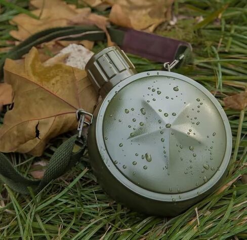 مقصف معزول خفيف الوزن من OutdoorPioneer - زجاجة مياه محمولة من الفولاذ المقاوم للصدأ سعة 27 أونصة مع غطاء بوصلة - مثالية للمشي لمسافات طويلة والتخييم وركوب الدراجات والسفر - تتضمن حقيبة مموهة للهدايا in Saudi Arabia