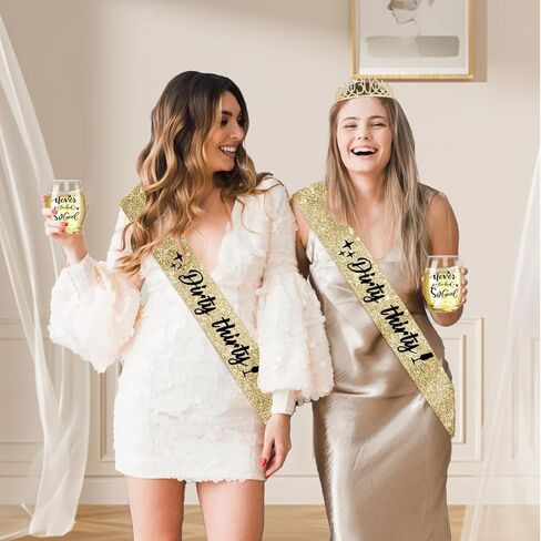 هدايا عيد الميلاد الخمسين للنساء مع كأس نبيذ 15 أونصة، وتاج عيد الميلاد الخمسين، ووشاح، وغطاء للكيك والشموع، وزينة عيد ميلاد عمرها 50 عامًا، فكرة هدايا عيد الميلاد الخمسين in Kuwait