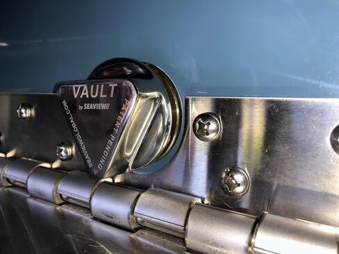 قابس تصريف SEAVIEW Vault Pro Transom | سدادة التصريف + لوحة الملابس + الحشية | الفائز بجائزة Top Boat Plug & Ibex Innovation | لا توجد حاجة لأي أدوات لفك قابس تصريف القارب | بلاستيك أسود in Kuwait