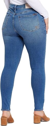 سيدة Seven7 Misses مكشوفة بأزرار نحيفة in Kuwait