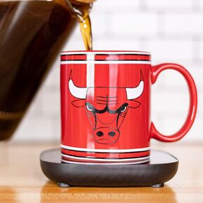 جهاز تسخين الأكواب بشعار NBA Chicago Bulls من Uncanny Brands مع كوب - يحافظ على مشروبك المفضل دافئًا - تشغيل/إيقاف تلقائي