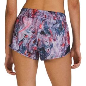 Lululemon Athletica Hotty Hot Short II 2.5 بوصة (مقاس 6، أرجواني جوي متعدد/كحلي كلاسيكي)، أزرق داكن، أرجواني in Kuwait