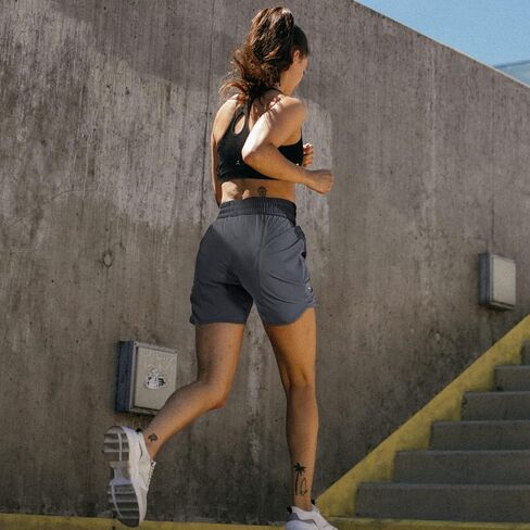شورت جري نسائي مع بطانة من MIER - شورت رياضي سريع الجفاف 5 بوصات مع جيوب، خصر مرن وخفيف الوزن in Kuwait