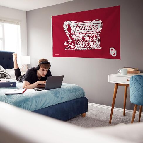 راية علم من Rico Industries NCAA Oklahoma Soners Boomer Schooner باللون الأحمر مقاس 3 × 5 بوصات على جانب واحد - داخلي أو خارجي - ديكور منزلي in Kuwait