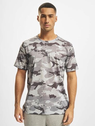 Nike Men's Legend Short Sleeve Training Tee (Medium, Grey Fog) in Saudi Arabia
