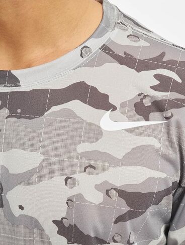 Nike Men's Legend Short Sleeve Training Tee (Medium, Grey Fog) in Saudi Arabia