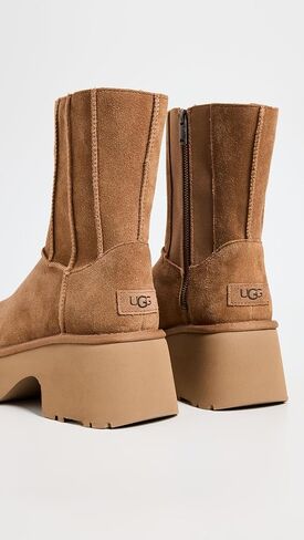 حذاء نسائي كلاسيكي من UGG ذو درزتين نيو هايتس in Saudi Arabia