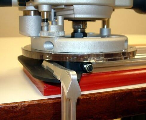 مجموعة صنع اللافتات Milescraft 1212 SignPRO لأجهزة التوجيه - 2.5 بوصة و1.5 بوصة. حروف أفقية (166 قالب)، 1.5 بوصة. و2.5 بوصة. أرقام رأسية (80 قالب) - تتضمن لقمة راوتر 3/8 بوصة - مجموعة كاملة in Kuwait