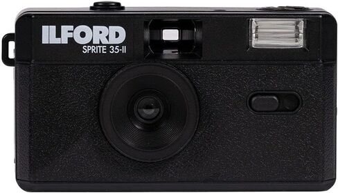 مجموعة من كاميرا Ilford Sprite 35-II القابلة لإعادة الاستخدام/إعادة التحميل مقاس 35 مم (أسود) مع لفتين من فيلم HP5 وقماش in Kuwait
