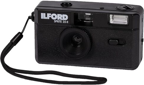 مجموعة من كاميرا Ilford Sprite 35-II القابلة لإعادة الاستخدام/إعادة التحميل مقاس 35 مم (أسود) مع لفتين من فيلم HP5 وقماش in Kuwait