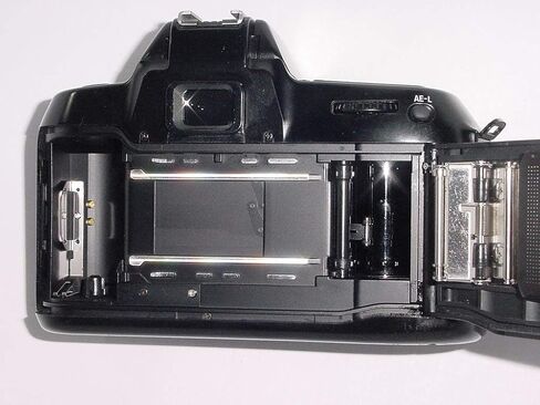 كاميرا Nikon N70 / F70 مقاس 35 مم SLR (الهيكل فقط) (متجددة) in Saudi Arabia